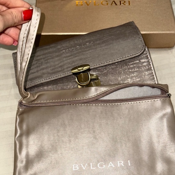 BVLGARI Limited Edition Gold Makeup Brushes Set with Makeup Pouch - Picture 3 of 11